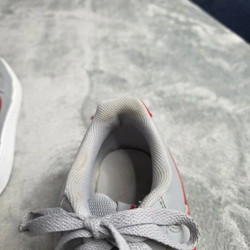 Nike Leather Upper Gray/Red Low Top Lace Up Athletic Sneakers Rubber Outsole